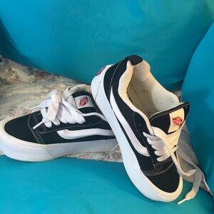 Woman’s Vans Knu School Low Top